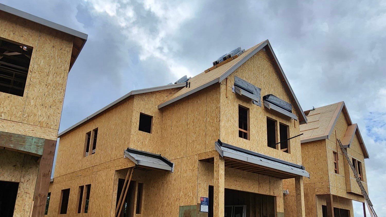 Photo of a new roof for a new house under construction